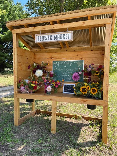 Farm Stands | Mack's Creek Farm Farm Market Ideas, Farmers Market Stand, Farmers Market Flowers, Cut Flower Farm, Backyard Chicken Farming, Farm Projects, Garden Stand, Flower Business, Flower Cart