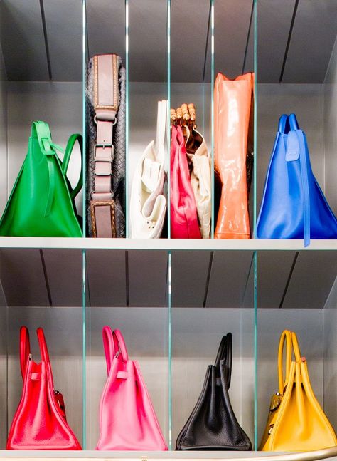 Always glamorous and unapologetically over-the-top, decorator Kelly Wearstler shares her tips for creating a dressing room that’s fabulously functional | archdigest.com Storing Handbags, Shelves Closet, Glass Shelves In Bathroom, Glass Shelves Decor, Best Closet Organization, How To Organize Your Closet, Glass Shelves Kitchen, Floating Glass Shelves, Closet Hacks Organizing