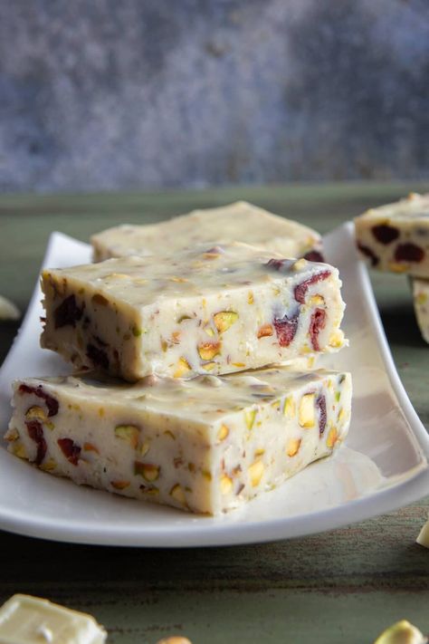 White Chocolate Pistachio and Cranberry Fudge - Breads and Sweets Cranberry Pistachio Fudge, Pistachio Bread, Cranberry Fudge, Holiday Fudge, Walnut Fudge, Chocolate Pistachio, White Chocolate Fudge, Chocolate Melting Wafers, Chocolate Pairings