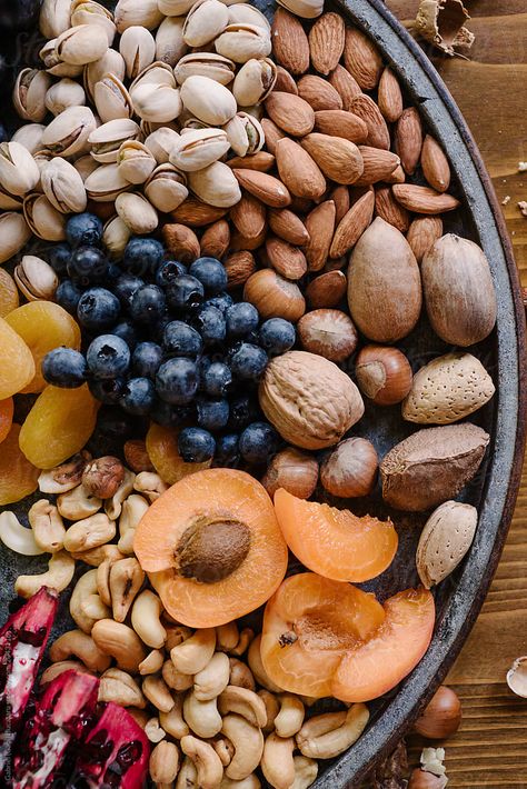 Nuts Platter, Dry Fruits Benefits, Best Dried Fruit, Fruit Pastries, Dried Fruit Mix, Healthy Nuts, Nut Snacks, Dehydrated Fruit, Bean Seeds