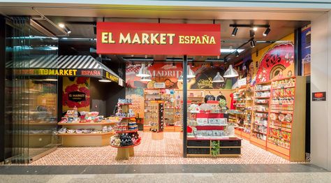 El Market aeropuerto Madrid, febrero 2018 Construcción de la nueva tienda de souvenirs El Market en la Terminal 3 del aeropuerto de Madrid. Madrid, Portfolio, 10 Things