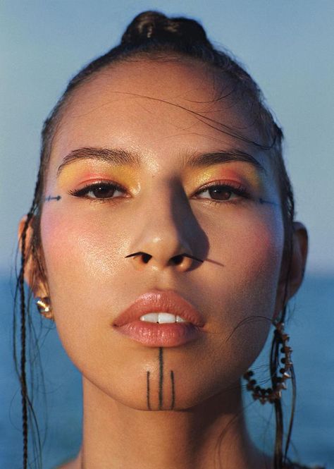 Indigenous Face Tattoo, Indigineous Aesthetic, Indigenous Character Design, Native Woman Tattoo, Interesting Faces Photography, Indigenous Makeup, Inuit Tattoos, Native American Makeup, Woman Face Tattoo