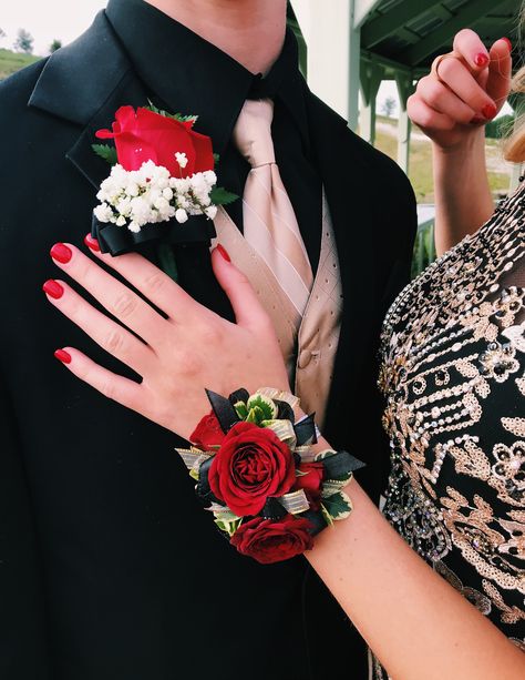 How To Make A Corsage Wristlet, Red Prom Corsage, Prom Corsage Red, Boutineer Ideas, Red Corsage, Hoco Flowers, Red Corsages, Prom Flowers Bouquet, Red Boutonniere