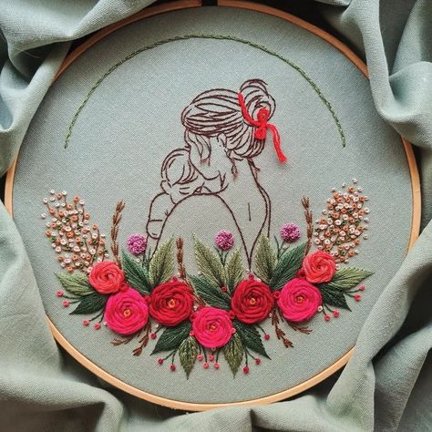 Mother child based on embroidery hoop 💖 . . Decorate your wall with motherchild embroidery hoop 🌸💫 Customisation available in your mindset.. Dm us for order 🎁 . . #motherhood #memorybyembroidery #motherhoodmoments #memorykeeping Family Embroidery Design, Mom Embroidery Ideas, Hoop Embroidery Ideas, Embroidery For Mom, Mother Day Embroidery, Mother Embroidery, Mother Son Love, Hoop Crafts, Wedding Embroidery Hoop