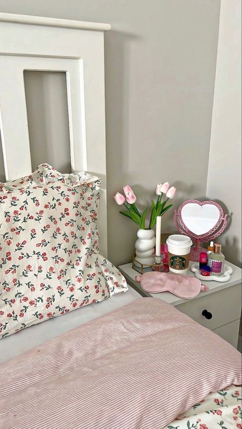 Aesthetic Nightstand Decor, Aesthetic Room Decor Ideas, Vanity Tables, Dekorasi Kamar Tidur, Different Ideas, Pinterest Room Decor, Soft Girl Aesthetic, Girly Room, Pretty Room