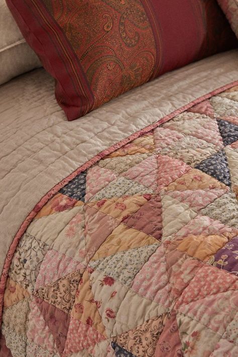 Colchas Zara Home, Bedding Pattern, Patchwork Clothes, Blanket Patterns, Crochet Blankets, Patchwork Quilt, Room Inspiration Bedroom, Little Houses, Dream Bedroom