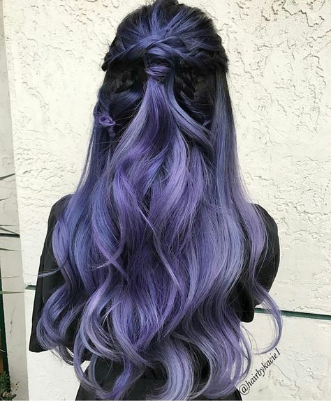 Black and dark lavender hair Silver Lavender Hair, Lilac Hair, Lavender Hair, Ombré Hair, Hair Color Purple, Trendy Hair Color, Ombre Hair Color, Halloween Hair, Lace Hair