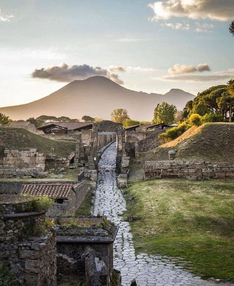 Pompeii, with Mount Vesuvius in the background. Southern Italy Aesthetic, Pompei Italy, Italy Trip Planning, Pompeii Italy, Mount Vesuvius, Pompeii And Herculaneum, Italy Honeymoon, Best Of Italy, Italy Photography