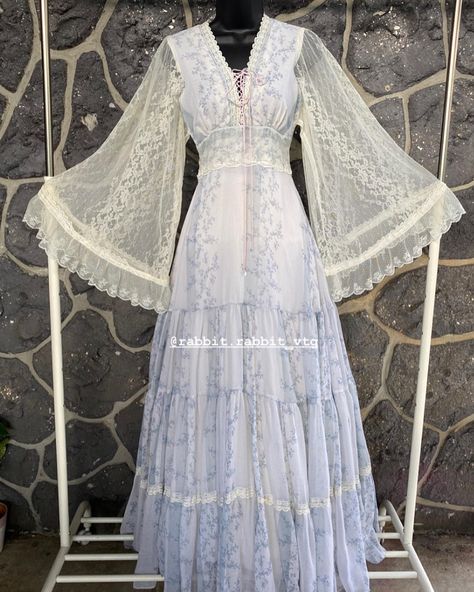 1970s Gunne Sax Lace Angel Sleeve Pale Grey Maxi Dress Vintage Gunne Sax Wedding Dress, White 70s Dress, Angel Sleeves, Angel Sleeve Dress, Angel Dress Aesthetic, 70s Wedding Dress Vintage, Hippie Prom Dress, Hippie Dress, Gunne Sax Dress Vintage 70s