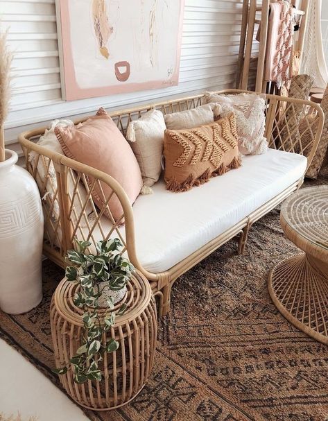 Boho Chic Living Room, Chic Living Room, Bohemian Living Room, Design Del Prodotto, Arabian Nights, Decor Minimalist, Boho Living Room, Wicker Furniture, Lounge Room