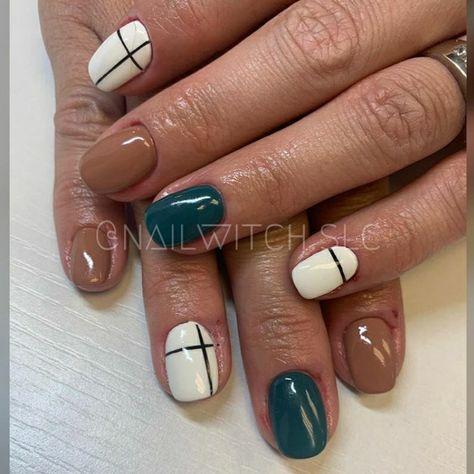 Fall Nail Stripe Designs, Cute Fall Nails Simple Gel Short, Fall Nails Stripes, Cute Simple Fall Nails Short, Dip Nail Ideas Oval, Easy Diy Fall Nails Simple, September Nails Color Fall Short, Cute Thanksgiving Nails Acrylic Short, Plaid Nails Tutorial