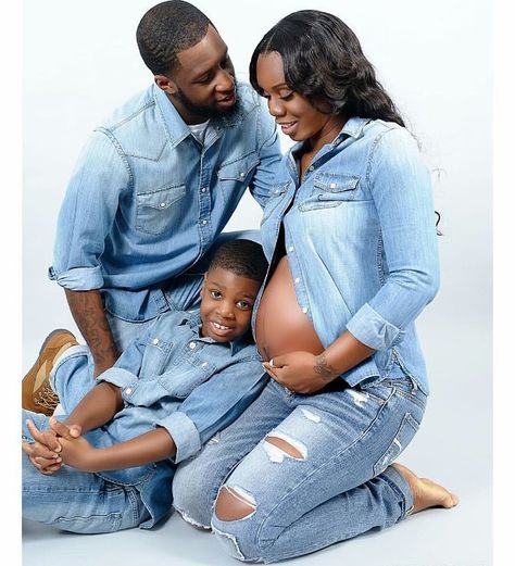 All Blue Affair Jean Maternity Shoot Family, Black Maternity Pictures With Husband, Maternity Shoot Black Women With Dad, Denim Maternity Shoot, Maternity Shoot With Toddler, Family Maternity Shoot, Interracial Maternity Photoshoot, G Herbo And Taina Williams Maternity, Maternity Studio Photoshoot