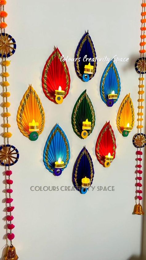 Diwali Decoration Theme, Craft Work For Diwali Decoration, Wall Decoration For Festival, Decoupage Ideas For Ganpati, Paper Hanging Craft, Wall Decor Ideas With Paper, Wall Diwali Decoration, Janmashtami Wall Decoration, Gollu Decorations Ideas