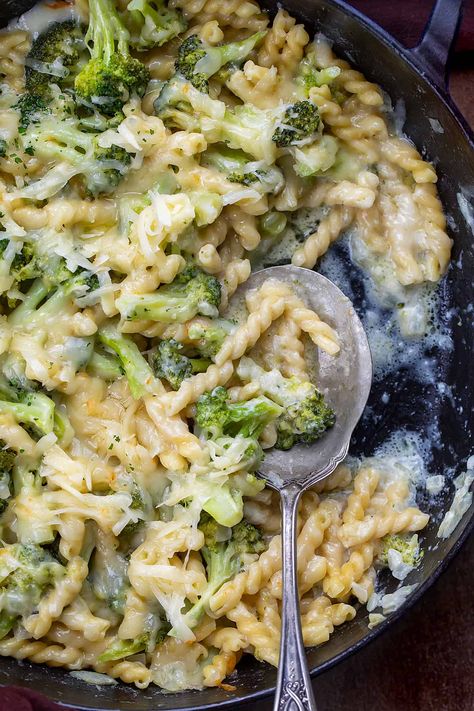 Broccoli Cheese Pasta Noodle And Broccoli Recipes, Broccoli Cheese Pasta, Broccoli Cheddar Pasta, Fasting Meals, Pasta Side, Sauteed Onions, Pasta Fresh, Pasta Rice, Broccoli Recipe