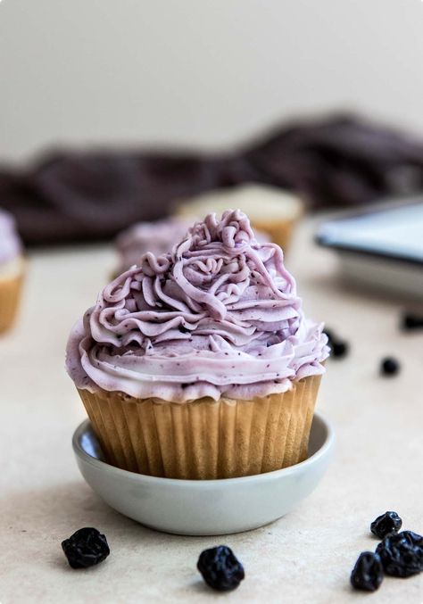 Blueberry Frosting Recipe, Blueberry Icing, Best Icing, Blueberry Buttercream, Blueberry Frosting, Frosting Recipes Easy, Easy Blueberry, Buttercream Recipe, Icing Recipe