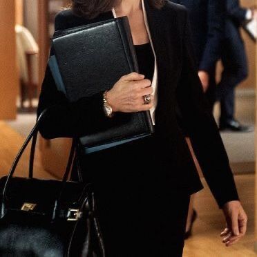 Billionaire Woman Aesthetic, Studera Motivation, Law School Inspiration, Women Lawyer, My Future Job, Rich Aesthetic, High Value Woman, Career Vision Board, Life Vision Board