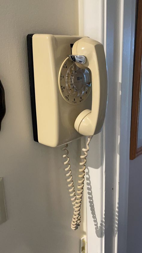 House Phone Aesthetic, Old Phone Aesthetic Vintage, Vintage Telephone Aesthetic, Telephone Aesthetic, Old Telephone Aesthetic, Aesthetic Telephone Vintage, 80s Telephone, Vintage Wall Phone, 80s Phone