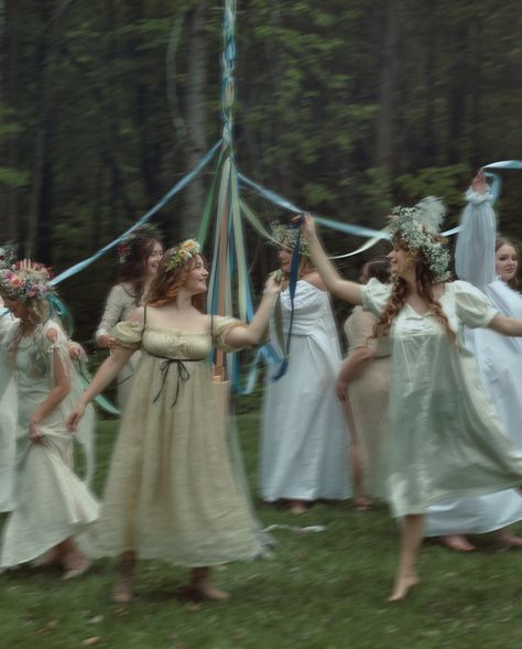 Midnight's Summer Dream, Mid Summer Nights Dream Shakespeare, Midsummer Nights Dream Tattoos, Midsommar Activities, Maypole Aesthetic, Helena Midsummer Nights Dream Aesthetic, A Mid Summer Nights Dream Aesthetic, Midsummer Nights Dream Aesthetic Wedding, Midsummer Photoshoot