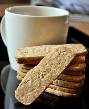 Crispy Almond Thins: I'm intrigued.  I love biscotti but these seem easier. Almond Thins Recipe, Biscotti Recipe, Almond Cookies, Almond Recipes, Favorite Cookies, Cookie Desserts, Yummy Cookies, No Bake Cookies, Just Desserts