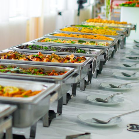 Catering Party Food, Buffet Dishes Display, Restaurant Set Up, Buffet Serving Dishes Food Displays, Sterno Buffet Set Up, Food Buffet Ideas Party, Hot Food Buffet Ideas, Hot Buffet Food Ideas Party, Buffet Table Ideas Decor Party Planning