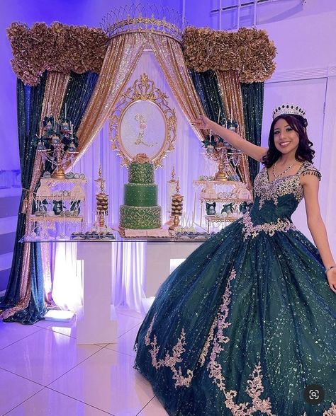 Green Sweet 16 Theme Dress, Quinceanera Dresses Emerald Green Long Sleeve, Emerald 15 Theme, Emerald Green Quinceanera Backdrop, Emerald Green Decor Quince, Jade Quinceanera Theme, Emerald Green Quince Heels, Quince Decorations Emerald Green And Gold, Esmeralda Quinceanera Dresses