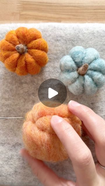 Erin Gardner on Instagram: "Making up a fresh batch of pumpkins for this weekend’s Harvest Festival at @thefarmersmuseum in Cooperstown, NY! We’ll be there demonstrating the process of needles felting, and we’ll have felting kits, original work, and felting supplies available for sale. We hope to see you there! 🍂🍁🌾  #needlefelting #pumpkins #feltedpumpkins #felt #thefarmersmuseum #farmersmuseum #cooperstown #upstateny #fall #autumn #fallinupstateny #harvestfestival #feltingkits #pumpkin #processvideo #process" Needle Felted Pumpkins Tutorial, Needle Felting Pumpkin Tutorial, Needle Felted Fall Ideas, Felted Pumpkins Diy, Needle Felting Pumpkin, Pumpkin Felt Craft, Halloween Felting Ideas, Needle Felt Autumn, Needle Felted Autumn