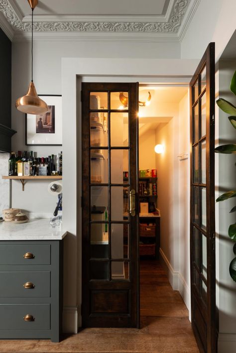 The Islington Townhouse Kitchen | deVOL Kitchens English Country Style Kitchen, Modern European Kitchen, Classic English Kitchen, Vintage Pantry, Dream Ideas, Vintage Cupboard, Side Return, Devol Kitchens, Victorian Farmhouse