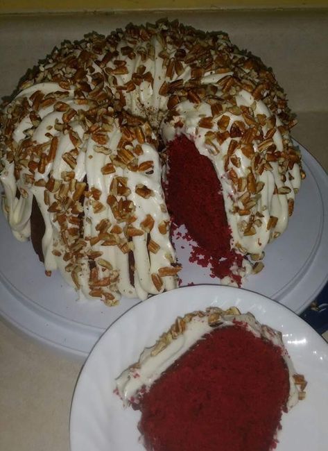 Red Velvet Poundcake With Cream Cheese Glaze Red Velvet Pound Cake Recipe, Red Velvet Pound Cake, Best Pie Crust Recipe, Red Velvet Bundt Cake, Cream Cheese Pound Cake Recipe, Blueberry Pound Cake, Pound Cake Recipes Easy, Red Velvet Cake Recipe, Velvet Cake Recipes