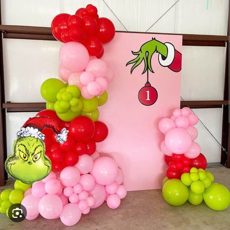 Grinch 1st Birthday, Grinch Balloons, Grinch Birthday, Grinch Ideas, Grinch Christmas Party, Baby Grinch, Whoville Christmas, Grinch Party, Twins 1st Birthdays