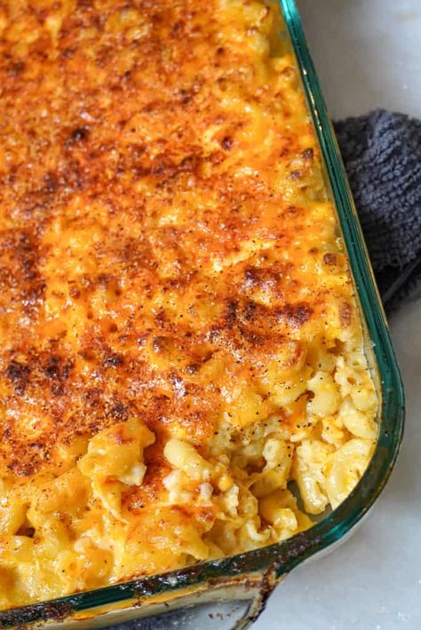 Southern macaroni and cheese Crowd Size Macaroni And Cheese, 3 Cheese Mac N Cheese, Dinner Yeast Rolls, Mc N Cheese, Best Baked Mac And Cheese Recipe, Easy Soul Food, Southern Baked Macaroni And Cheese, Soul Food Meals, Best Baked Mac And Cheese