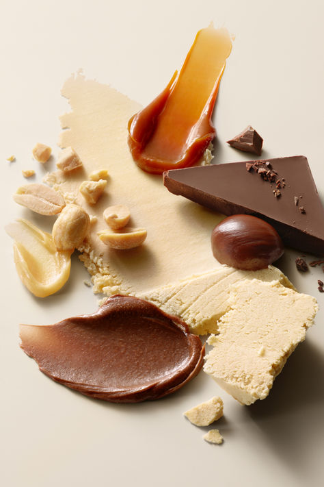 Ingredient Photography Styling, Chocolate Bark Photography, Chocolate Bar Photography Food Styling, Product Photography Chocolate, Chocolate Photography Ideas, Dessert Photography Styling, Chocolate Photoshoot, Caramel Aesthetic, Chocolate Photography