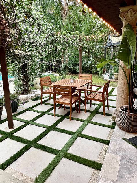 Backyard Lawn Ideas, Artificial Turf Backyard, Turf Backyard, Lawn Ideas, Pavers Backyard, Dream Patio, Modern Backyard Landscaping, Backyard Garden Landscape, Backyard Lawn