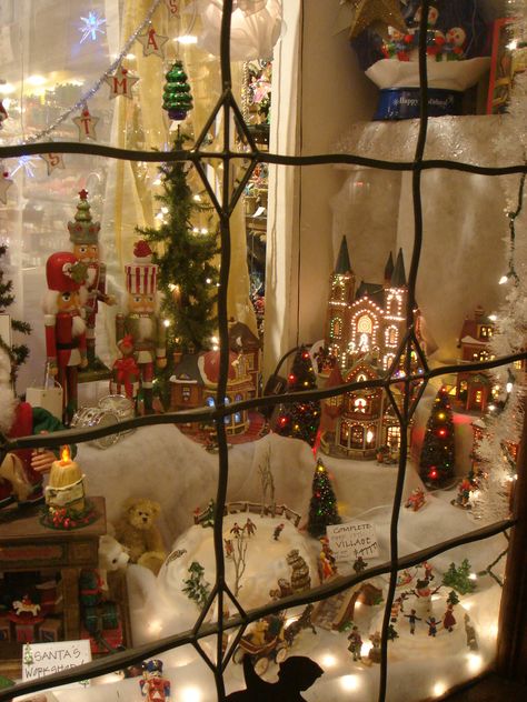 Christmas Bookstore Window Display, Danish Christmas Aesthetic, Solvang Christmas, Christmas Shop Window, Christmas Nostalgia, Danish Christmas, Decoration Vitrine, Christmas Windows, Christmas Dreaming