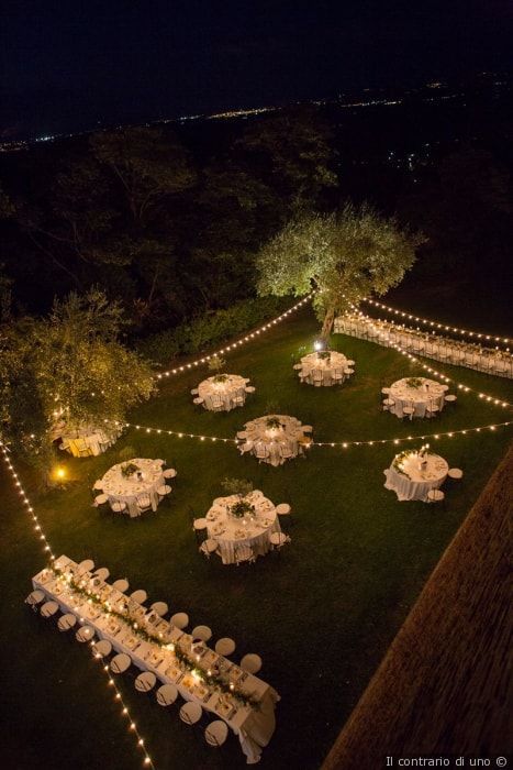 Outdoor Summer Weddings Outdoor Wedding Lights, Outdoor Vineyard Wedding, Outdoor Night Wedding, Outdoor Decorating Ideas, Lighting Landscape, Backyard Reception, Dream Wedding Decorations, Outdoor Lighting Landscape, Wedding Decor Style