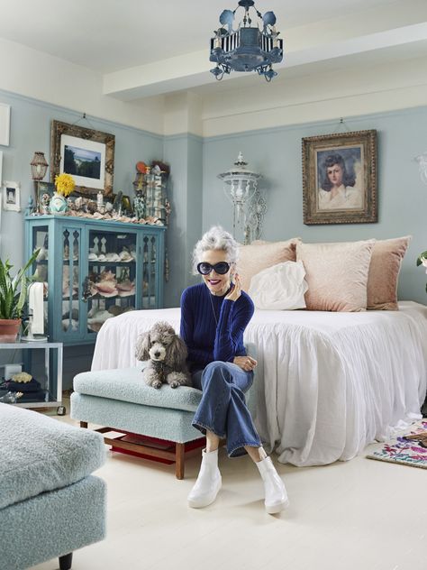 Linda Rodin Style, 1960 House, Linda Rodin, Roman And Williams, Advanced Style, Ageless Style, White Cloud, Chaise Lounge, A Dog