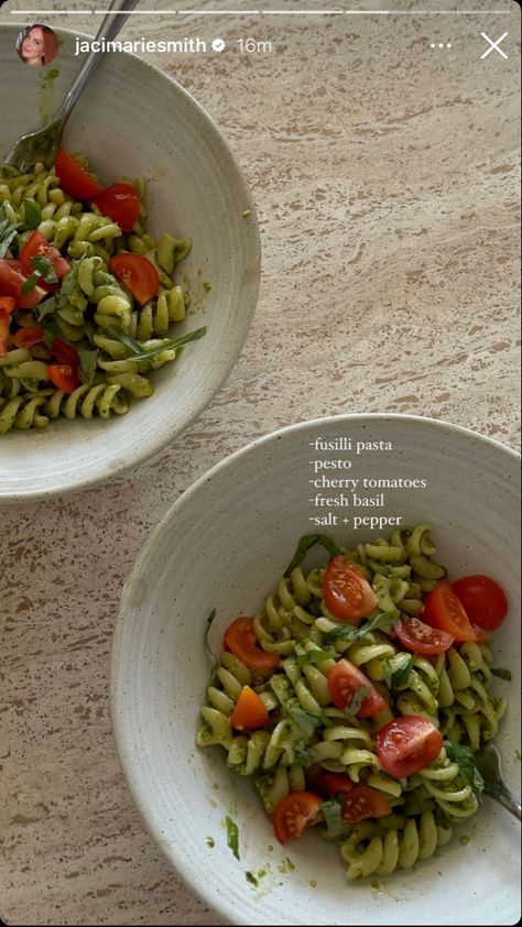 Fusili, pesto, cherry tomatoes, fresh basil, salt & pepper Cooking Ideas Aesthetic, Easy Yummy School Lunches, Pesto Pasta Ideas, Pesto Pasta Aesthetic, Pesto Pasta With Tomatoes, Lunch Ideas School, Healthy Lunch Ideas For School, Tomato And Basil Pasta, Tomato Pesto Pasta