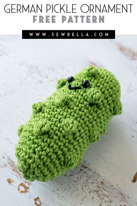 This German pickle ornament is such a cute and simple homemade alternative to make for your Christmas tree this year! Click this pin for my free crochet pattern and a note about the family tradition connected with this little guy. Don't forget to check out more holiday ornaments from the collection on my blog! #crochet #holiday #christmas #ornament #freepattern Crochet Projects Green Yarn, Crochet Pickle Ornament, Amigurumi Pickle Pattern, How To Crochet A Pickle, Free Pickle Crochet Pattern, Pickle Crochet Pattern Free, Amigurumi Pickle, Weird Crochet Patterns Free, Crochet Pickles