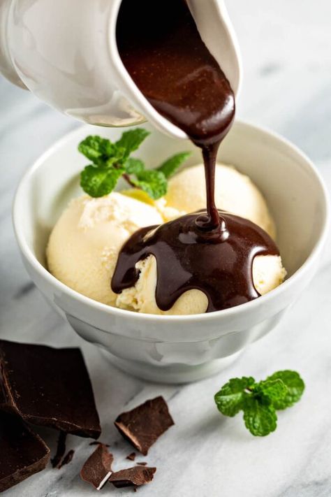 Chocolate Syrup Recipes, Homemade Chocolate Syrup, Homemade Chocolate Sauce, Chocolate Sauce Recipes, Homemade Hot Fudge, Ice Cream Chocolate, Chocolate Peanut Butter Cake, Hot Fudge Sauce, Vanilla Bean Ice Cream