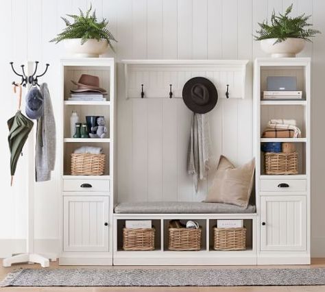 Decoration Hall, Mudroom Remodel, Foyer Furniture, Mudroom Entryway, Mudroom Decor, Entryway Inspiration, Entryway Bench Storage, Small Entryways, Mud Room Storage