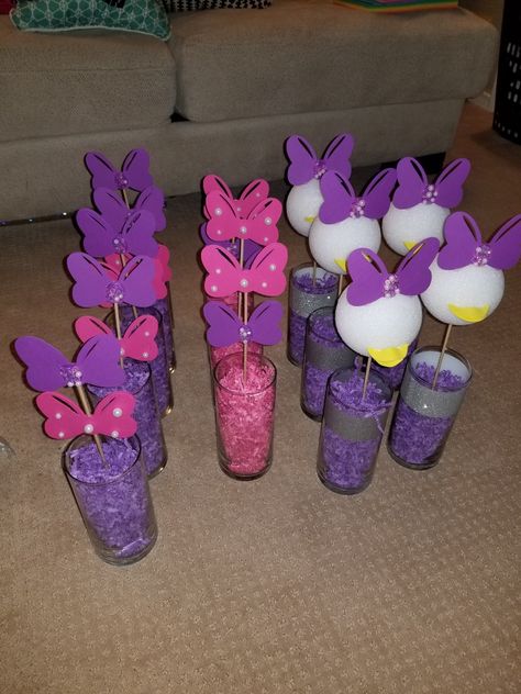 Minnie And Daisy Centerpieces, Minnie Bowtique Centerpieces, Minnies Bowtique, Daisy Coloring Pages, Daisy Centerpieces, Minnie And Daisy, Minnie Mouse Birthday Decorations, Halloween Dance, Birthday Centerpieces