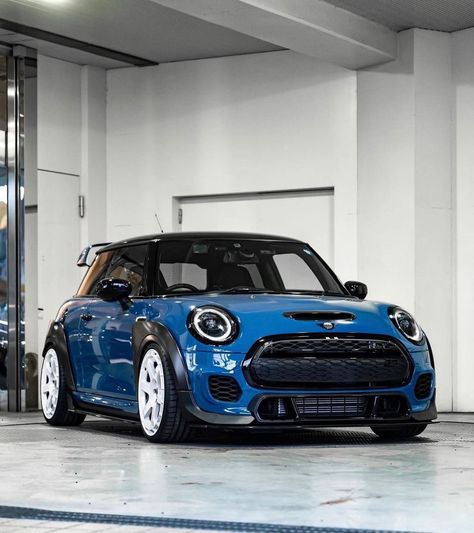 Black Mini Cooper, Mini Cooper Sport, Mini Cooper Custom, Cb750 Cafe Racer, Mini Jcw, Mini John Cooper Works, Mini Copper, Cadillac Cts V, Beetle Car