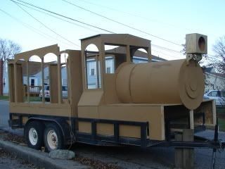 Halloween Tunnel, Holiday Parade Floats, Parade Float Theme, Cardboard Train, Polar Express Christmas Party, Homecoming Floats, Christmas Parade Floats, Ward Christmas Party, Parade Ideas