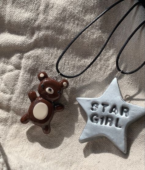 Aesthetic Clay Pendants, Clay Accessories Aesthetic, Clay Charm Aesthetic, Aesthetic Clay Necklace, Cute Clay Stuff To Make, Polymer Clay Jewelry Aesthetic, Clay Y2k Ideas, Clay Crafts Necklace, Aesthetic Clay Keychain