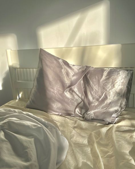 Soft Silk Pillow Bed Sun Aesthetic Bed Sheet Satin Cover Blanket Silk Pillowcase Aesthetic Bed, Pink Satin Sheets Aesthetic, Silky Sheets Aesthetic, Aesthetic Silk Pillowcase, Silky Bed Sheets Aesthetic, Silk Bedsheets Aesthetic, Silk Pillows Aesthetic, Satin Bed Sheets Aesthetic, Satin Pillowcase Aesthetic