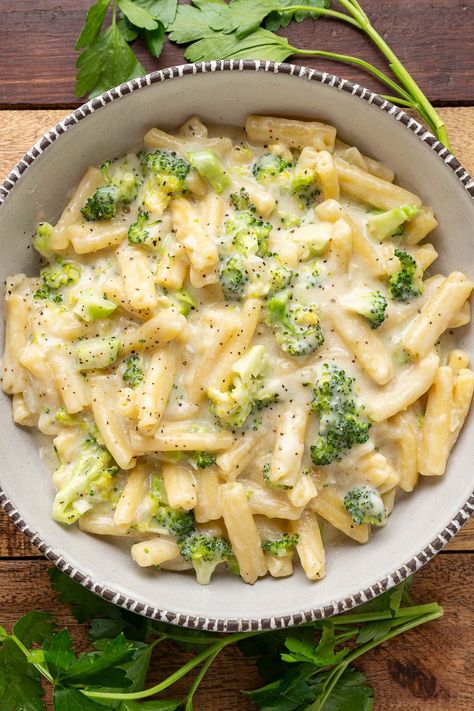 Broccoli and Cheese Pasta Broccoli And Cheese Pasta, Cheese And Broccoli Pasta, Pasta With Broccoli, Broccoli Pasta Recipe, Cream Cheese Pasta, Cheese Pasta Recipes, Broccoli Pasta, Diner Recipes, Cheesy Pasta