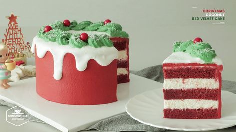 The combination of red, green, and white made a coconut red velvet cake that gives off a Christmas feeling~ I baked the sheet a little lighter than the red velvet sheet I made before and mixed coconut powder into the cream, and it tasted chewy and savory. The post Christmas Coconut Red Velvet Cake Recipe appeared first on Cooking Tree. Red Velvet Christmas Desserts, Christmas Red Velvet Cake, Red Velvet Christmas Cake, Christmas Coconut, Christmas Desserts Cakes, Cooking Tree, Red Velvet Christmas, Black Food Coloring, Red Velvet Cake Recipe