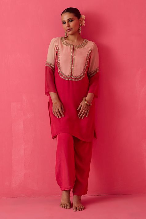 Shop for these amazing collections of Pink Georgette Embroidery Pearl Round Colorblocked Bloom Vine Kurta With Pant For Women by Radha Sharma online at Aza Fashions. Kurta Blouse Design, Indian Embroidery Designs Pattern, Aza Fashion Outfits, Women Kurti Design, Indian Wear For Women, Kurti Suit, Pastel Pink Dress, Stylish Kurtis, Embroidery Fashion Detail