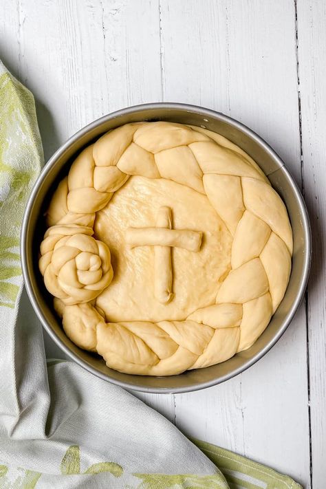 This Paska Ukrainian Easter Bread recipe is a traditional Eastern European bread made especially for the holiday. A delicious, lightly sweetened yeast bread, much like sweet dough, with beautiful Easter symbols and a sweet, tender crumb. Ukrainian Easter Bread Recipes, Paskah Easter Bread Slovak, Polish Easter Bread Recipes, Paskah Easter Bread Ukrainian, Easter Egg Bread Braid, Easter Breads From Around The World, Russian Easter Recipes, Easter Bread Ideas, Pascha Bread Recipe