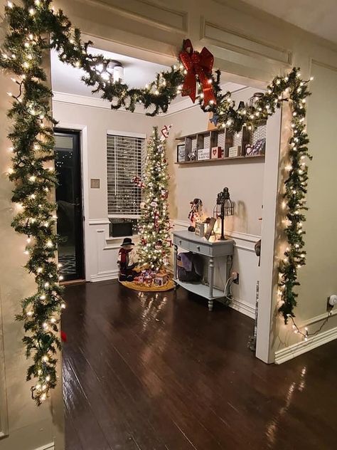 Indoor Doorway Christmas Decor, Arch Way Christmas Decorations, Empty Wall Christmas Decor, Garland Around Door Frame Inside, Archway Christmas Decor Indoor, Christmas Archway Decor Indoor, Christmas Hallway Decorations, Hallway Christmas Decor, Christmas Doorway Decorations