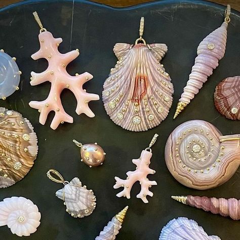 Sophie Gardner on Instagram: "✨Shesellsseashells✨ Hand carved Laguna agate shells available for holiday delivery !✨🐚✨ Hand carved Laguna agate scallop pendants with diamond and 18k yellow gold accents ✨Dm to purchase ✨ Xx✨ . . . . . . #shesellsseashells #mermaid #beachvibes #vacation #seashells #gemcarving #stonecarving #lagunaagate #mexicanagate #vacationjewelry #resortjewelry #resort2023 #warmweather #ooak #ooakjewelry #instajewelrygroup #venus #spiralshell #beach #beachcombing" Sophie Gardner Jewelry, Seashell Art Diy, Masquerade Outfit, Laguna Agate, Resort Jewelry, Types Of Shells, Beach Jewellery, Vacation Jewelry, Mermaid Core